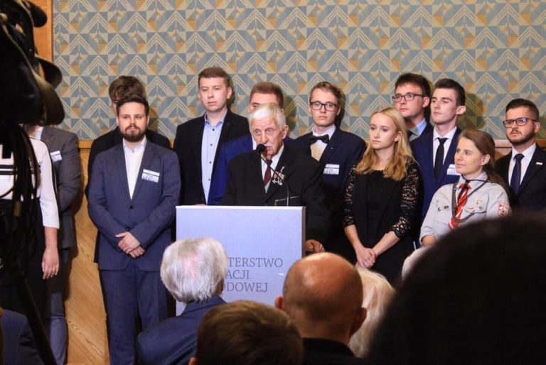 Podpisanie Deklaracji Młodego Pokolenia