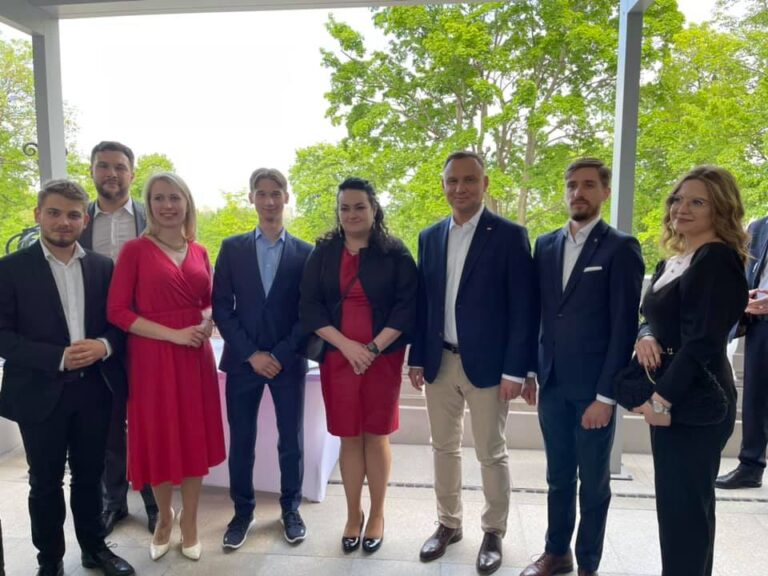 Podpisanie przez Prezydenta Rzeczypospolitej Polskiej Andrzeja Dudę nowelizacji ustaw wzmacniających młodzieżowe rady